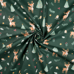 100% Baumwolle Weihnachtsmuster mit Rehen und Tannenbäumen auf grünem Hintergrund