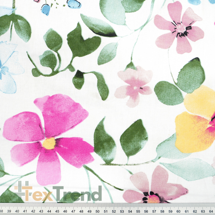 100% Baumwolle mit fuchsiengelben Blumen und grünen Blättern auf weißem Hintergrund