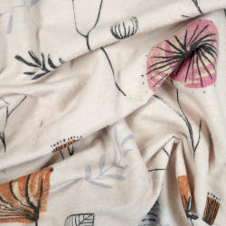 Flanell mit Mohnblumen auf beigem Hintergrund