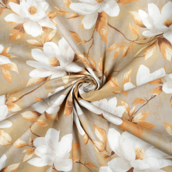 100% Baumwolle Magnolienblüten auf beigem Hintergrund