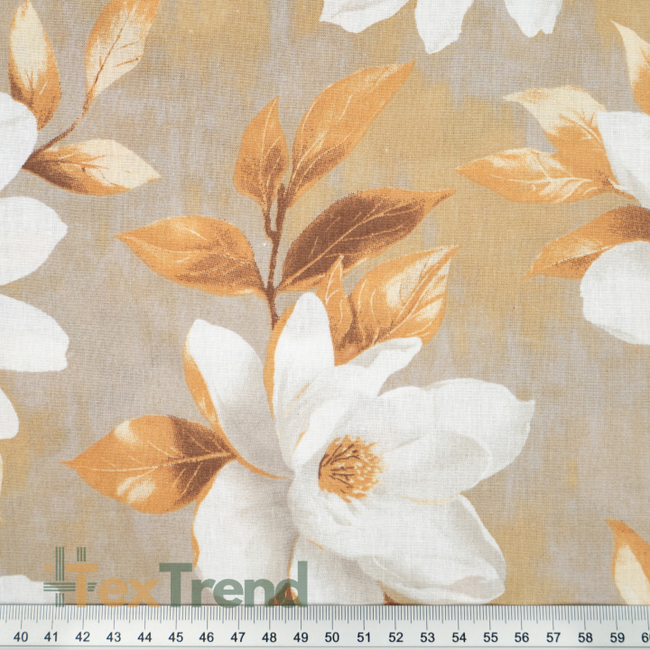 100% Baumwolle Magnolienblüten auf beigem Hintergrund
