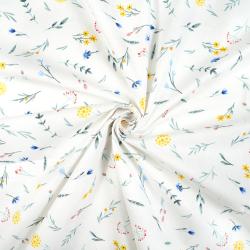 100% Baumwolle mit bunten Blumen auf Salbeizweigen auf weißem Hintergrund