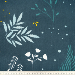 100% Baumwolle mit blauen und gelben Blättern und Zweigen auf dunkelblauem Hintergrund