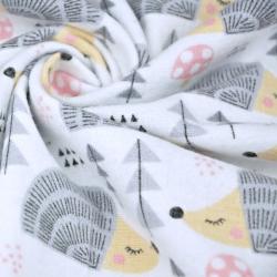 Flanellstoff / Baumwollflanell – weich – Igel grau auf weißem Hintergrund