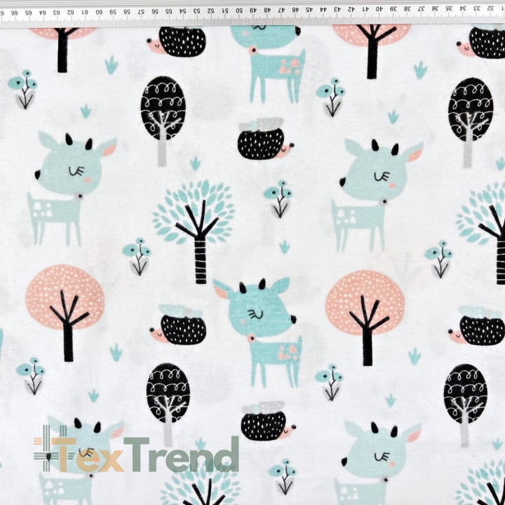 Flanellstoff / Baumwollflanell – weich – Rehe mint mit Bäumen auf weißem Hintergrund