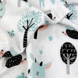 Flanellstoff / Baumwollflanell – weich – Rehe mint mit Bäumen auf weißem Hintergrund