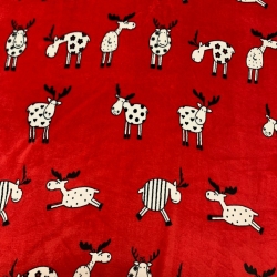 Kuschelfleece Stoff – Kinder Muster - Elche auf rotem Hintergrund