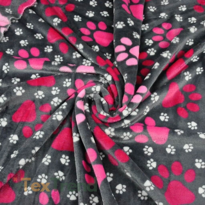Kuschelfleece Stoff – Kinder Muster - rosa Pfoten auf grauem Hintergrund