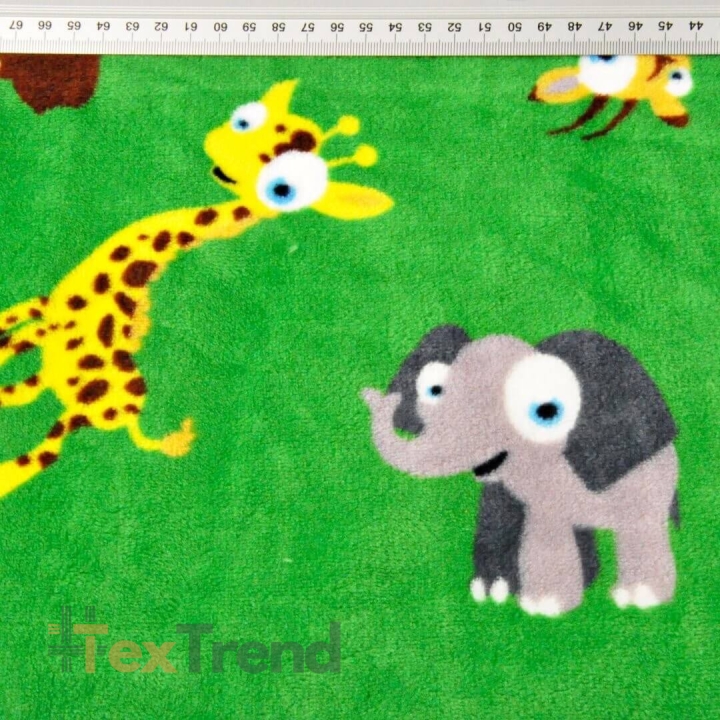 Kuschelfleece Stoff – Kinder Muster - afrikanische Tiere auf grünem Hintergrund