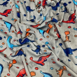 Kuschelfleece Stoff – Kinder Muster - bunte Dinosaurier auf grauem Hintergrund