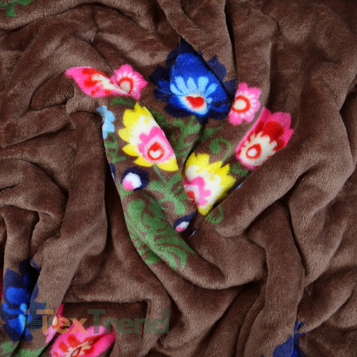 Kuschelfleece Stoff – Kinder Muster - mit farbigem Łowicki-Muster auf braunem Hintergrund
