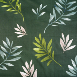 100 % Baumwolle, große Blätter und Zweige auf dunkelgrünem Hintergrund