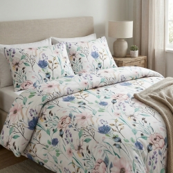 100% Baumwolle mit jeansblauen, rosa und lila blumen und zweigen - 220 cm