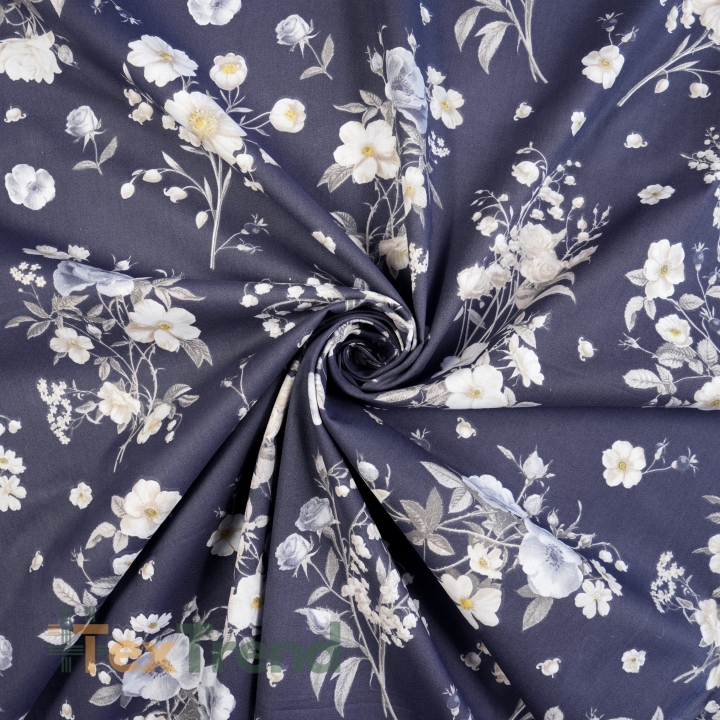 100% Baumwolle mit Maiglöckchen und wilden Rosen auf dunkelblauem Hintergrund