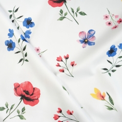 Bunte Baumwollsatin mit Blumenmuster auf weißem Hintergrund