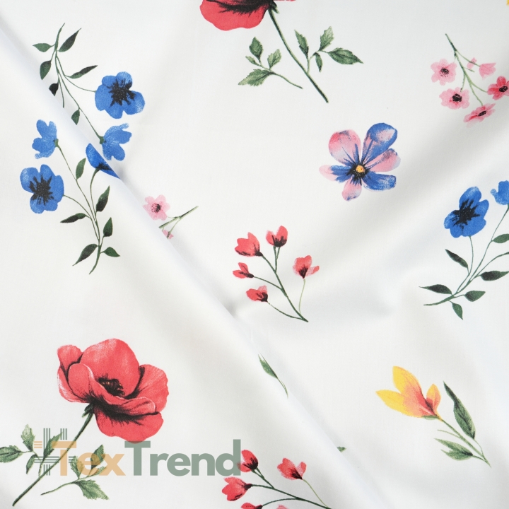 Bunte Baumwollsatin mit Blumenmuster auf weißem Hintergrund