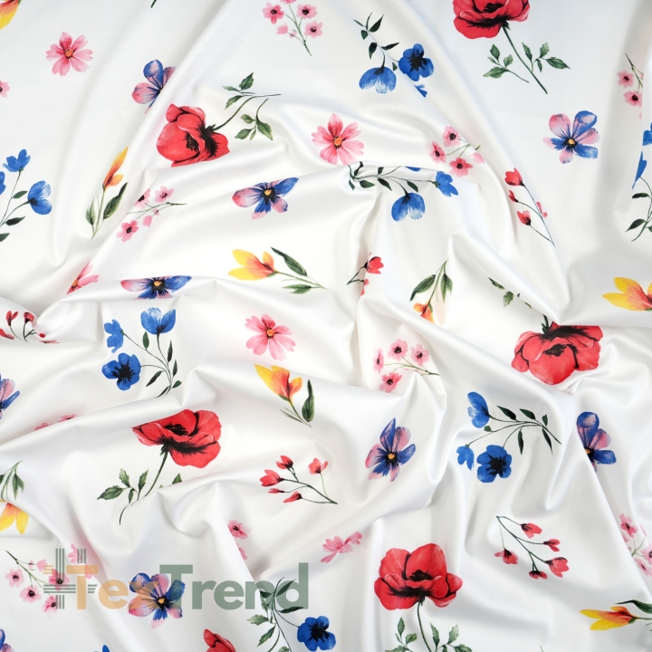 Bunte Baumwollsatin mit Blumenmuster auf weißem Hintergrund