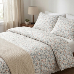 100% Baumwolle mit beige-salbeifarbenen Zweigen auf weißem Hintergrund